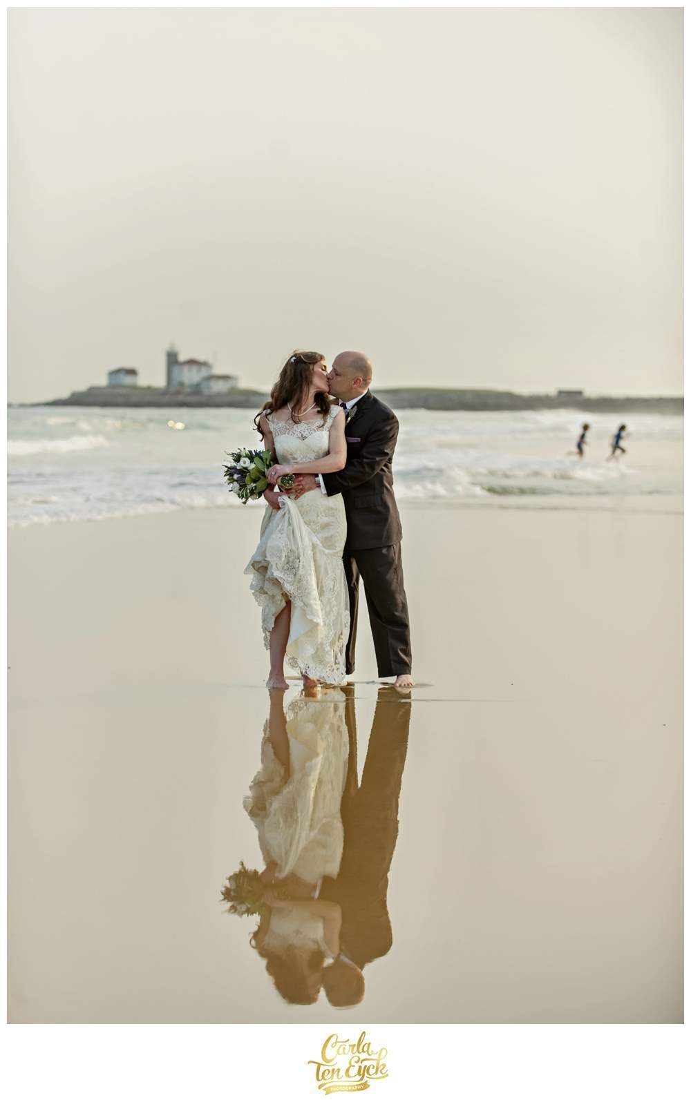 INTIMATE_OCEAN_HOUSE_WEDDING_CARLA_TEN_EYCK_-56